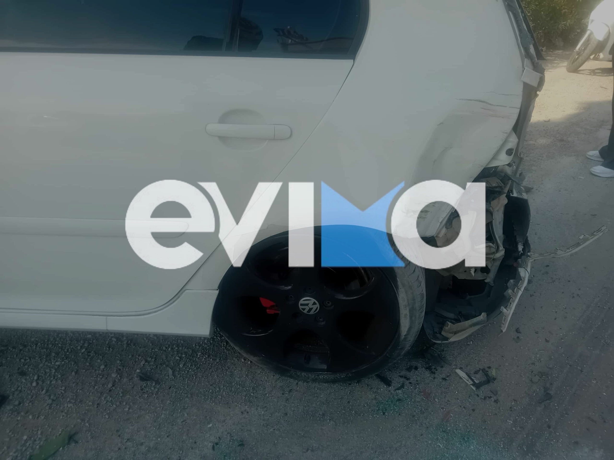 Σοβαρό τροχαίο στην Εύβοια: Συγκρούστηκε αυτοκίνητο με νταλίκα – Εικόνες Σοβαρό τροχαίο στην Εύβοια: Συγκρούστηκε αυτοκίνητο με νταλίκα – Εικόνες