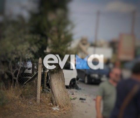 Σοβαρό τροχαίο τώρα στην Εύβοια Σοβαρό τροχαίο τώρα στην Εύβοια