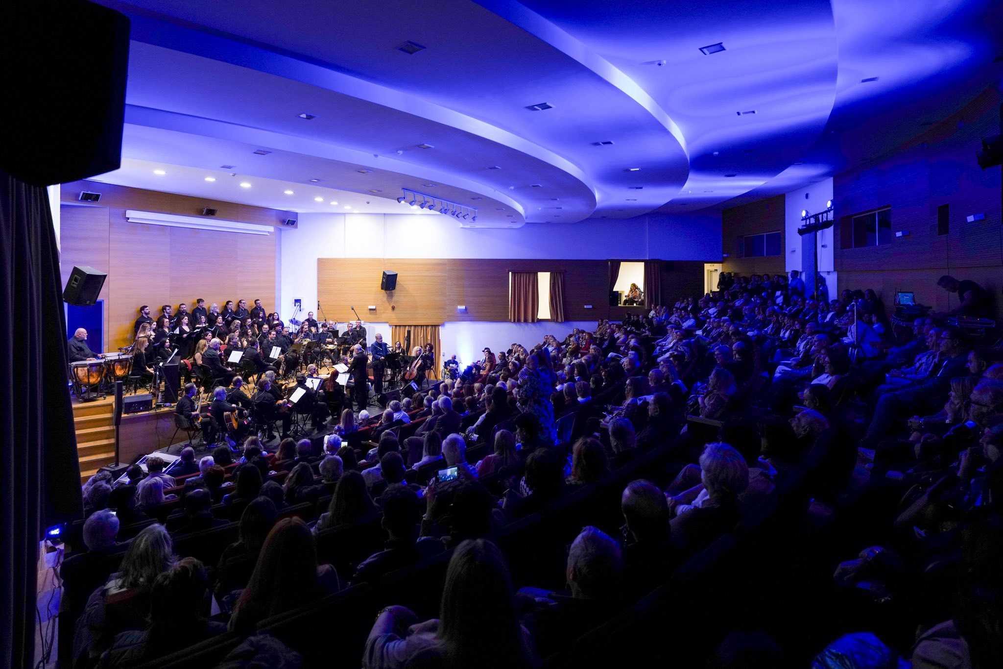 «Μάγεψε» τη Χαλκίδα το Αξιον Εστί: Η μεγαλειώδης συναυλία – Εικόνες «Μάγεψε» τη Χαλκίδα το Αξιον Εστί: Η μεγαλειώδης συναυλία – Εικόνες