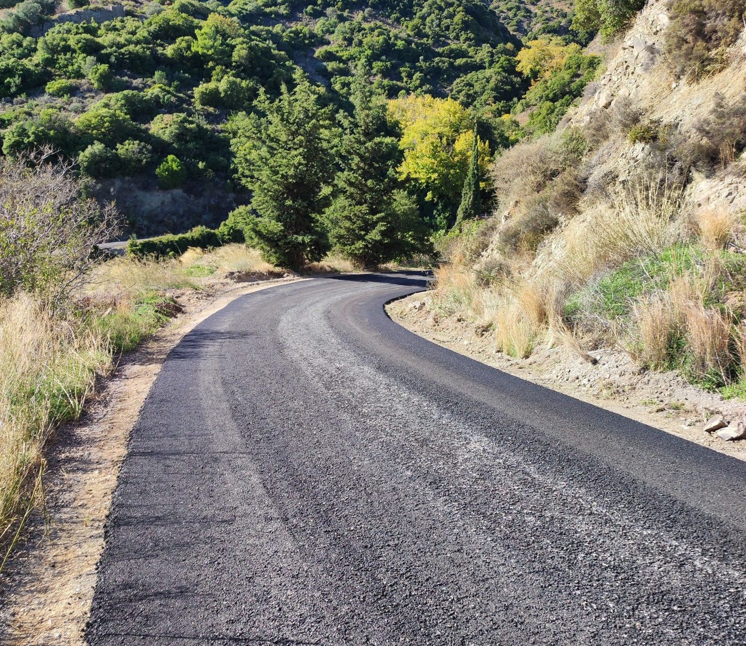Εύβοια: Άλλος ένας δρόμος ασφαλτοστρώνεται – Δείτε πού Εύβοια: Άλλος ένας δρόμος ασφαλτοστρώνεται – Δείτε πού