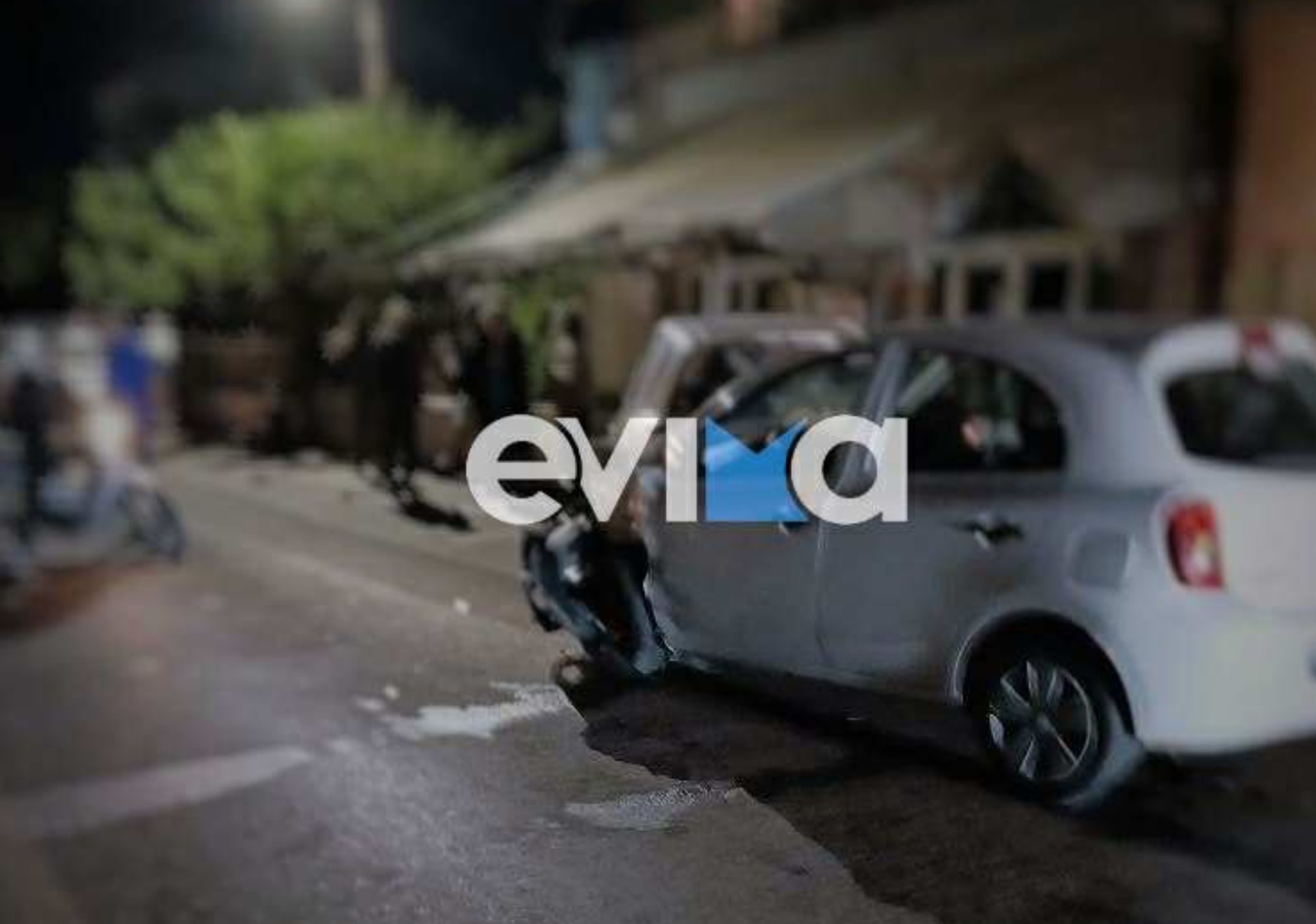 Αυτοκίνητα διαλύθηκαν από οδηγό που έτρεχε με μεγάλη ταχύτητα στην Εύβοια – Εικόνες Αυτοκίνητα διαλύθηκαν από οδηγό που έτρεχε με μεγάλη ταχύτητα στην Εύβοια – Εικόνες