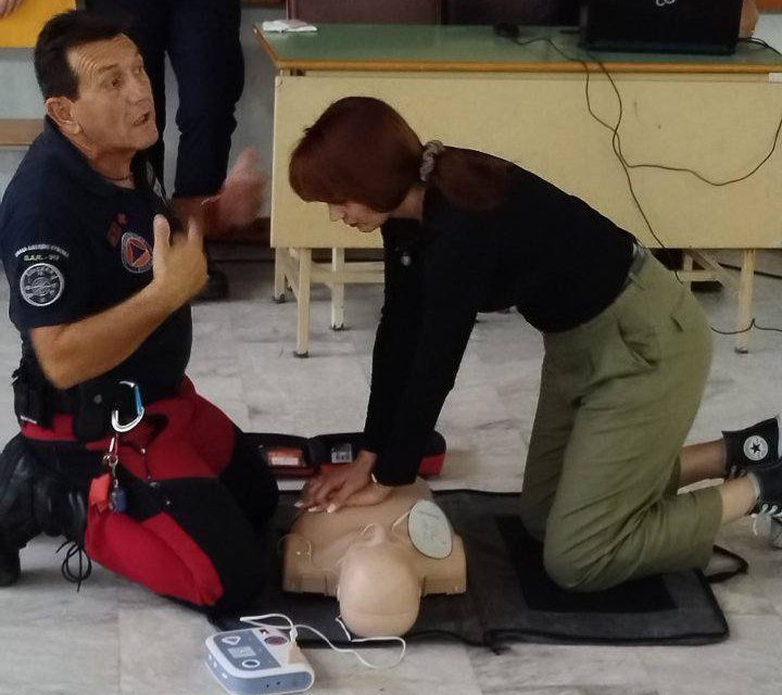 Εύβοια: Εθελοντές εκπαίδευσαν δασκάλους στις πρώτες βοήθειες Εύβοια: Εθελοντές εκπαίδευσαν δασκάλους στις πρώτες βοήθειες
