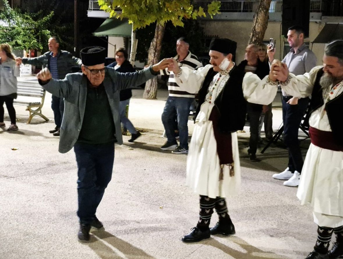 Αυτή η περιοχή της Εύβοιας γέμισε με Τούρκους – Εικόνες Αυτή η περιοχή της Εύβοιας γέμισε με Τούρκους – Εικόνες