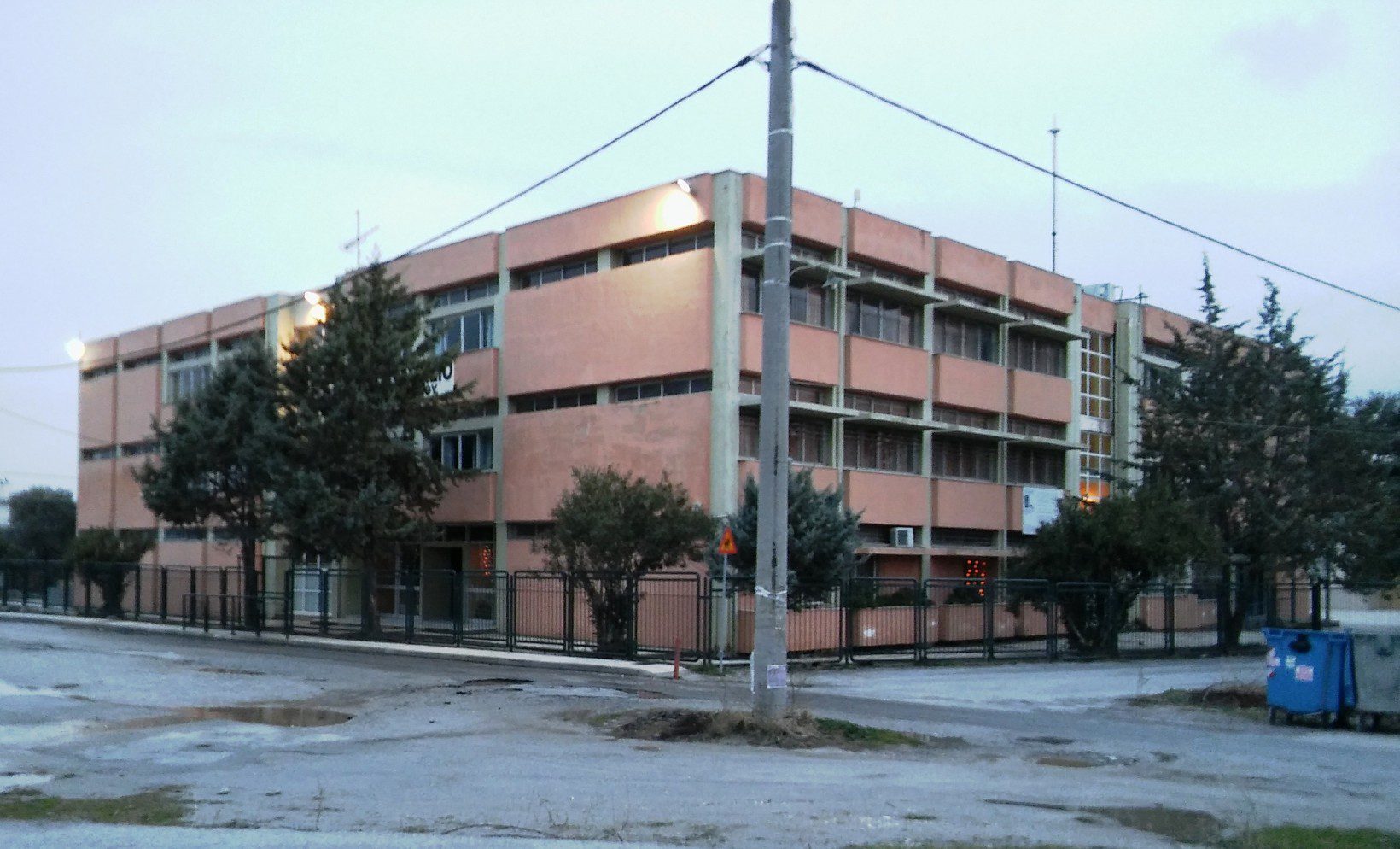Σοβαρά προβλήματα στο Γυμνάσιο Αλιβερίου: Το θέμα έφτασε στη Βουλή Σοβαρά προβλήματα στο Γυμνάσιο Αλιβερίου: Το θέμα έφτασε στη Βουλή