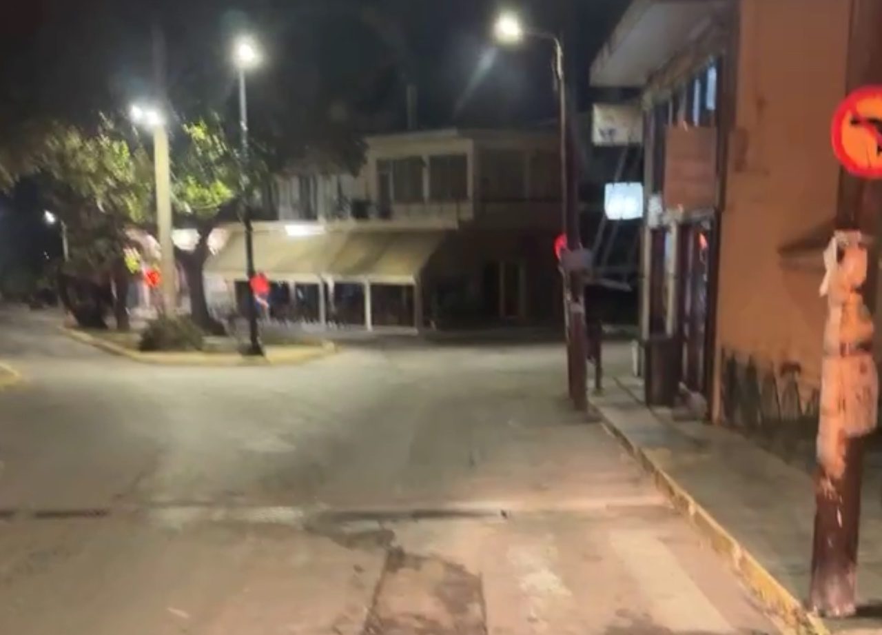 Αντιδήμαρχος στην Εύβοια βγήκε στους δρόμους στη 1 τα ξημερώματα – Ο λόγος (βίντεο) Αντιδήμαρχος στην Εύβοια βγήκε στους δρόμους στη 1 τα ξημερώματα – Ο λόγος (βίντεο)