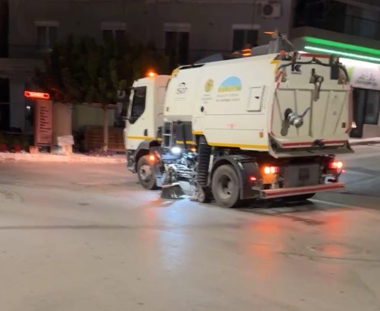 Αντιδήμαρχος στην Εύβοια βγήκε στους δρόμους στη 1 τα ξημερώματα – Ο λόγος (βίντεο) Αντιδήμαρχος στην Εύβοια βγήκε στους δρόμους στη 1 τα ξημερώματα – Ο λόγος (βίντεο)