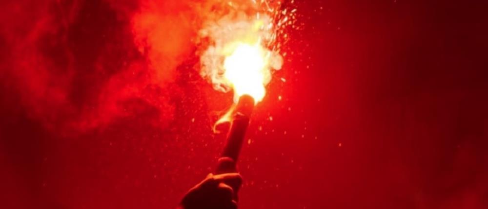 Αμπελόκηποι: Συνελήφθη 49χρονος που έδωσε φωτοβολίδες στον ανήλικο γιο του κατά τη διάρκεια αγώνα Αμπελόκηποι: Συνελήφθη 49χρονος που έδωσε φωτοβολίδες στον ανήλικο γιο του κατά τη διάρκεια αγώνα