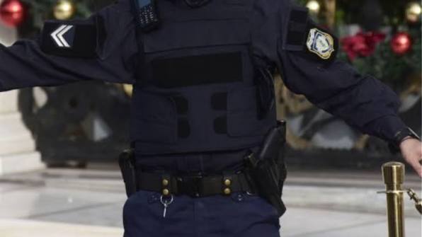 Ράγισαν καρδιές στην κηδεία του αστυνομικού στην Εύβοια Ράγισαν καρδιές στην κηδεία του αστυνομικού στην Εύβοια