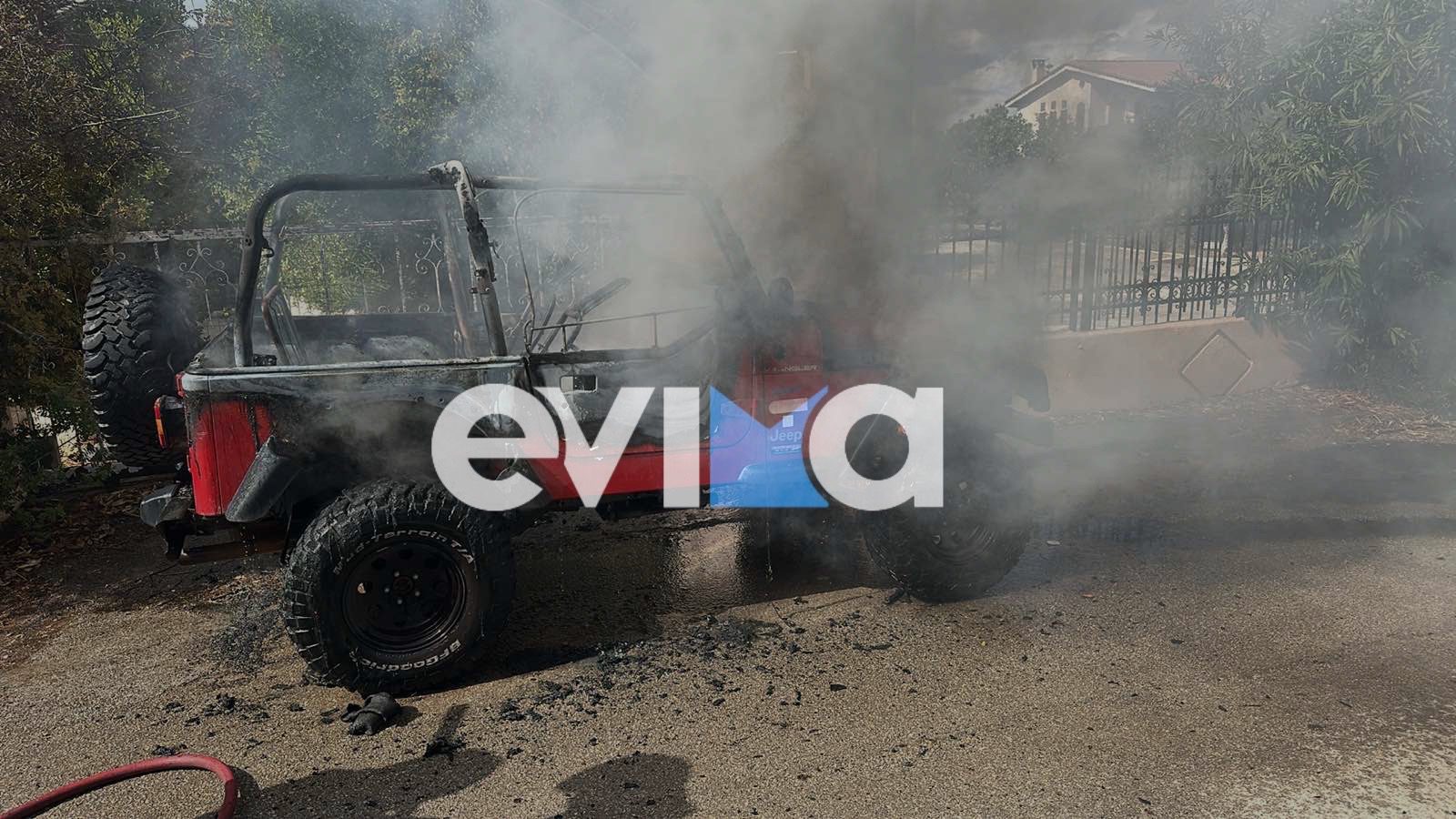 Συναγερμός στη Χαλκίδα: Ξέσπασε φωτιά σε αυτοκίνητο – Εικόνες Συναγερμός στη Χαλκίδα: Ξέσπασε φωτιά σε αυτοκίνητο – Εικόνες