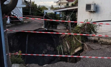 Άνοιξε η γη στις Φυτείες Αιτωλοακαρνανίας (βίντεο) Άνοιξε η γη στις Φυτείες Αιτωλοακαρνανίας (βίντεο)