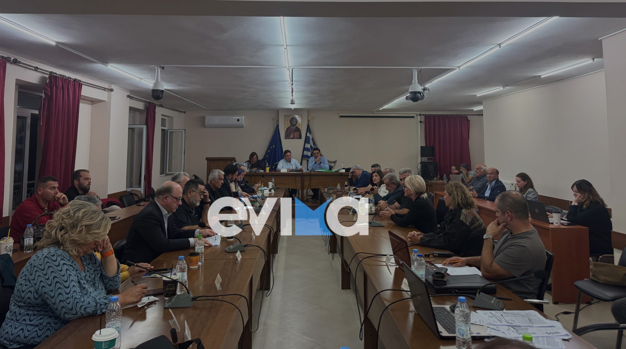Εύβοια τώρα έκτακτο δημοτικό συμβούλιο για το Νοσοκομείο Κύμης (εικόνες) Εύβοια τώρα έκτακτο δημοτικό συμβούλιο για το Νοσοκομείο Κύμης (εικόνες)