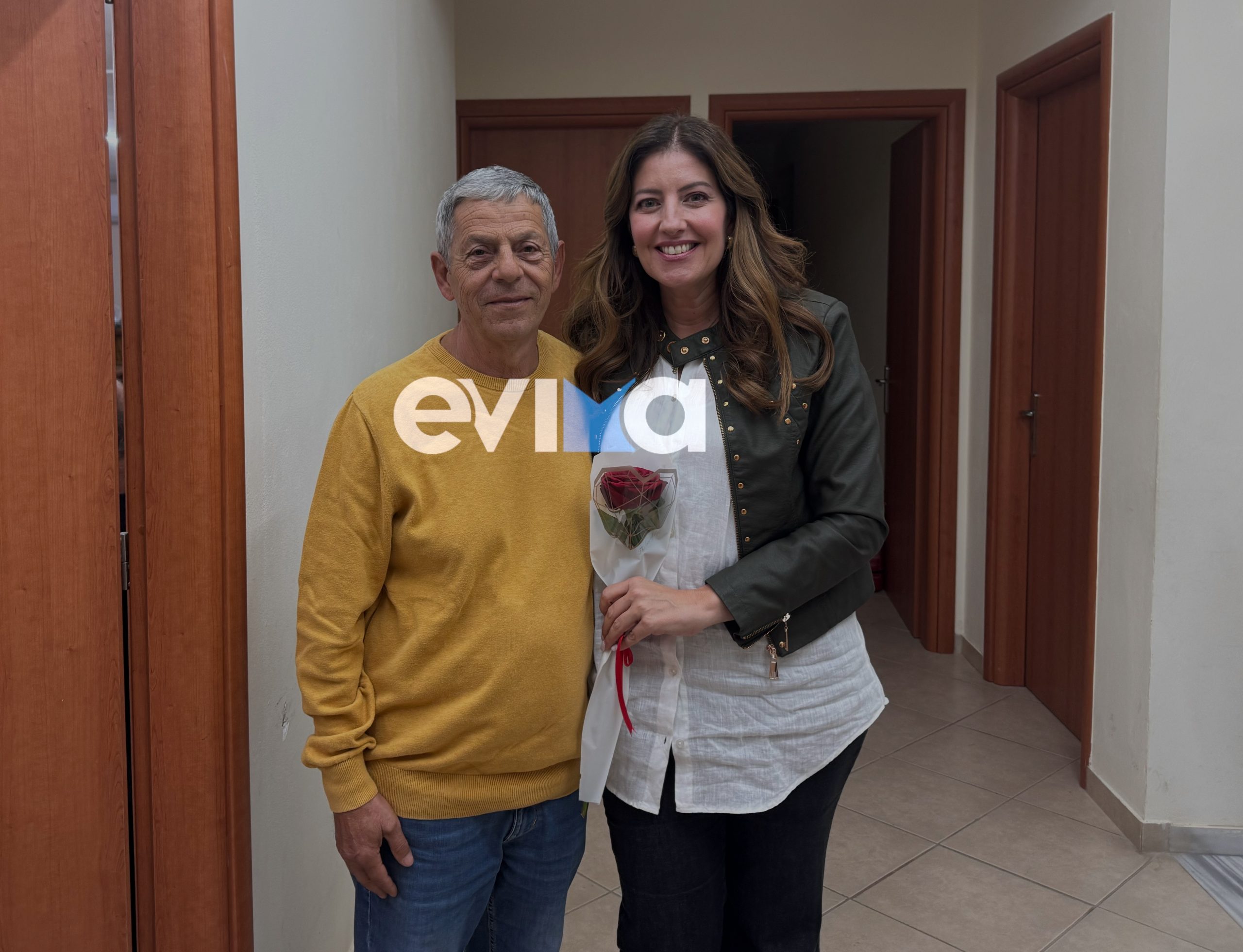 Εύβοια: Τα λουλούδια στη βουλευτή από γνωστό ιππότη αντιδήμαρχο Εύβοια: Τα λουλούδια στη βουλευτή από γνωστό ιππότη αντιδήμαρχο