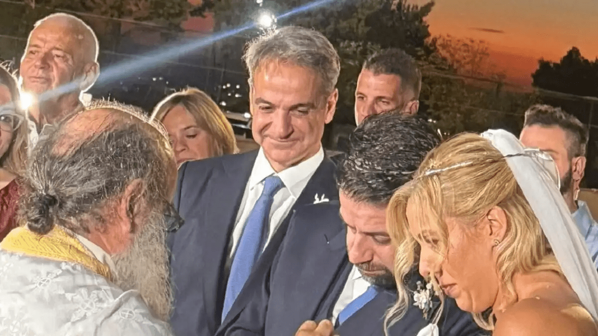 Ο Κυριάκος Μητσοτάκης έγινε κουμπάρος – Πάντρεψε στενό του συνεργάτη (εικόνες) Ο Κυριάκος Μητσοτάκης έγινε κουμπάρος – Πάντρεψε στενό του συνεργάτη (εικόνες)