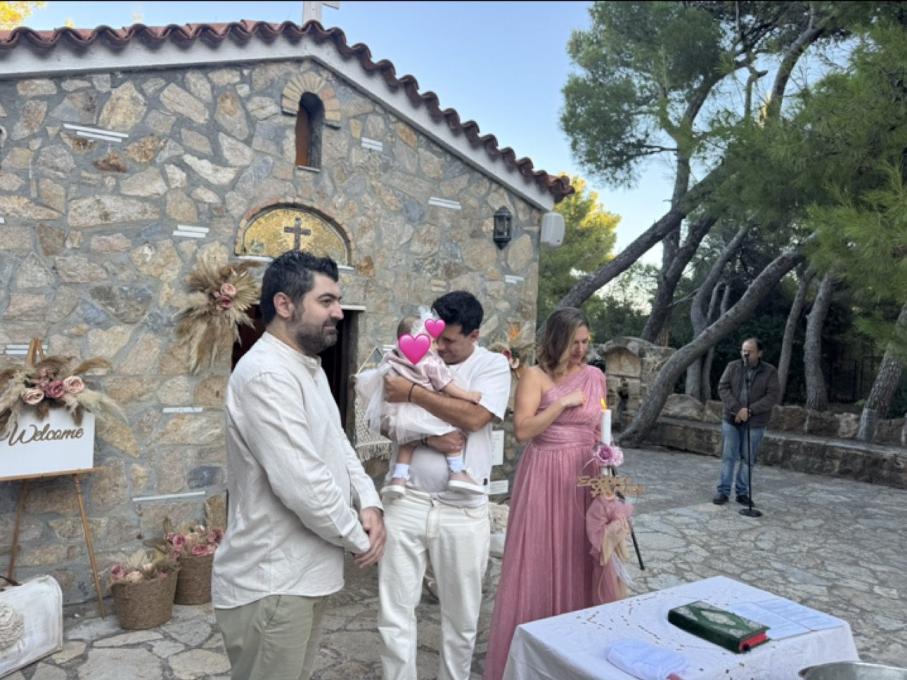 Βαφτίστηκε η κόρη του Ευβοιώτη Χρήστου Βότση – Νονός ο τραγουδιστής Φέρρης Βαφτίστηκε η κόρη του Ευβοιώτη Χρήστου Βότση – Νονός ο τραγουδιστής Φέρρης