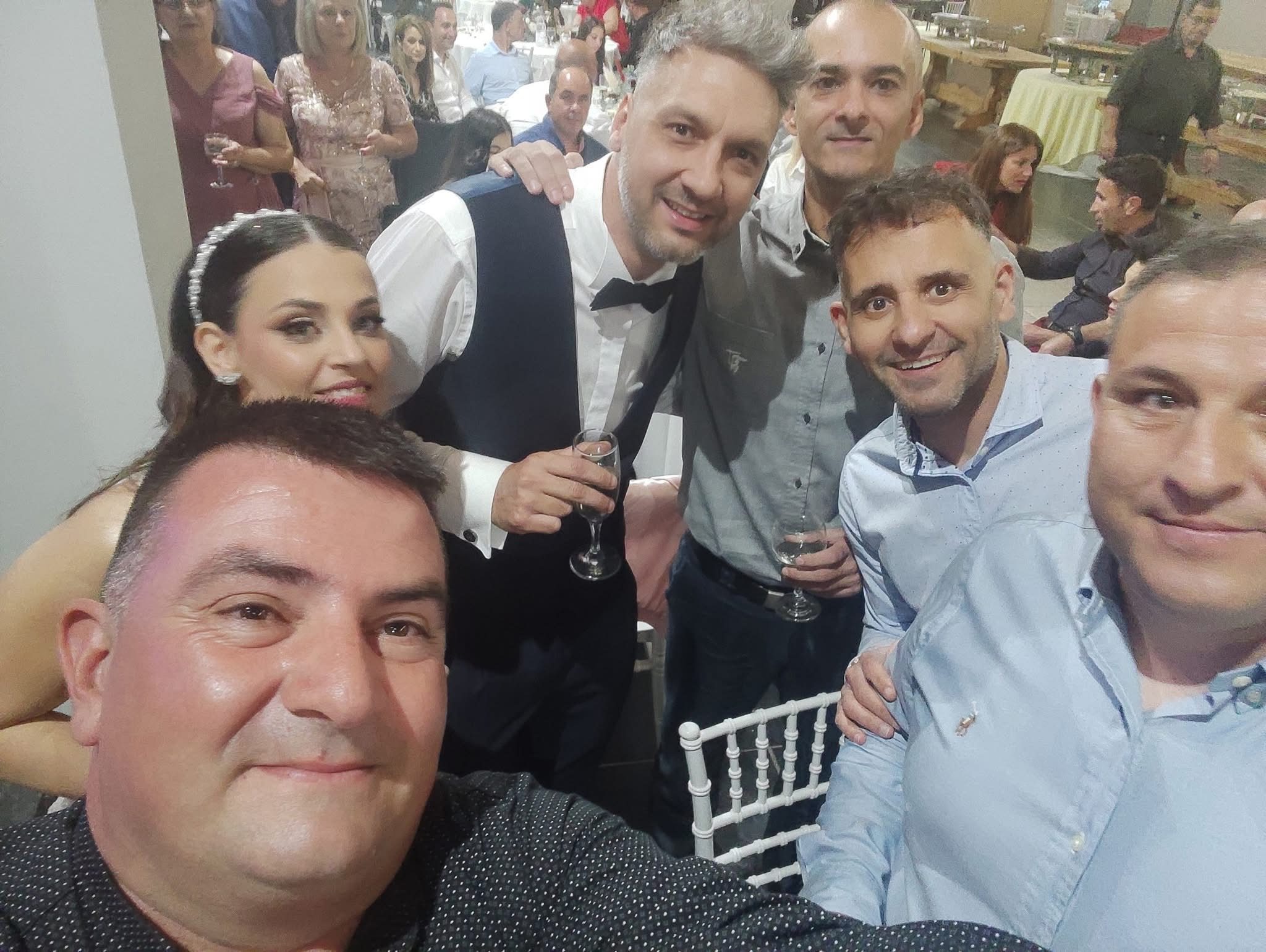 Λαμπρός πυροσβεστικός γάμος στη Χαλκίδα! Ανάμεσα στις φλόγες, βρήκε τη μία ο Αλέξανδρος! Λαμπρός πυροσβεστικός γάμος στη Χαλκίδα! Ανάμεσα στις φλόγες, βρήκε τη μία ο Αλέξανδρος!