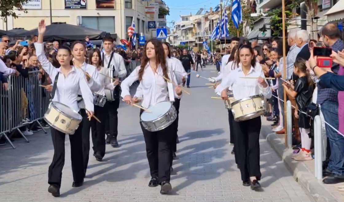 Λαμπρή η μαθητική παρέλαση για την 28η Οκτωβρίου στην Ιστιαία (βίντεο) Λαμπρή η μαθητική παρέλαση για την 28η Οκτωβρίου στην Ιστιαία (βίντεο)