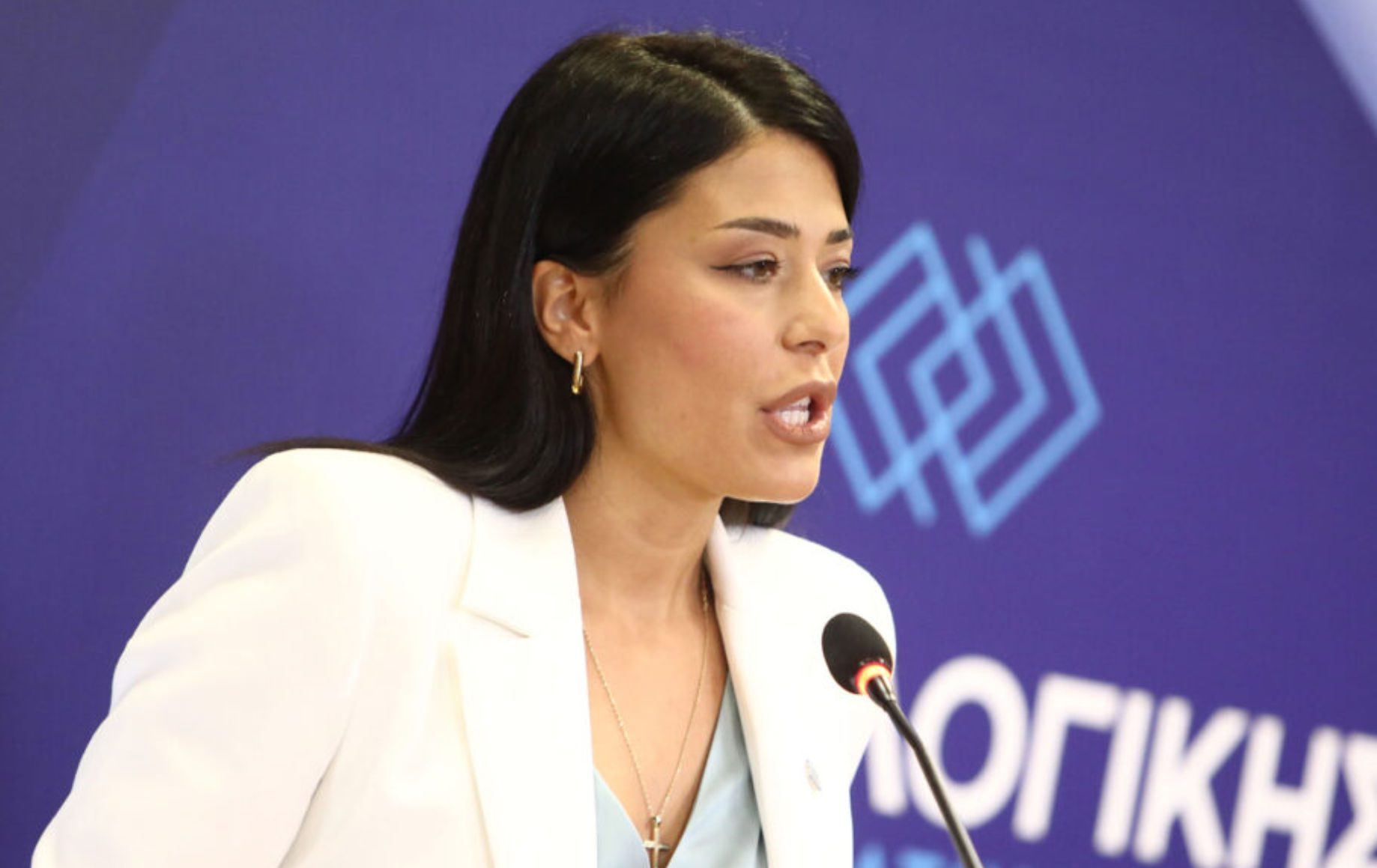 Ένταση σε συνέντευξη της Λατινοπούλου: «Ζήτω ο Μεταξάς, να απολυθούν σκουπίδια εκπαιδευτικοί» (vid) Ένταση σε συνέντευξη της Λατινοπούλου: «Ζήτω ο Μεταξάς, να απολυθούν σκουπίδια εκπαιδευτικοί» (vid)