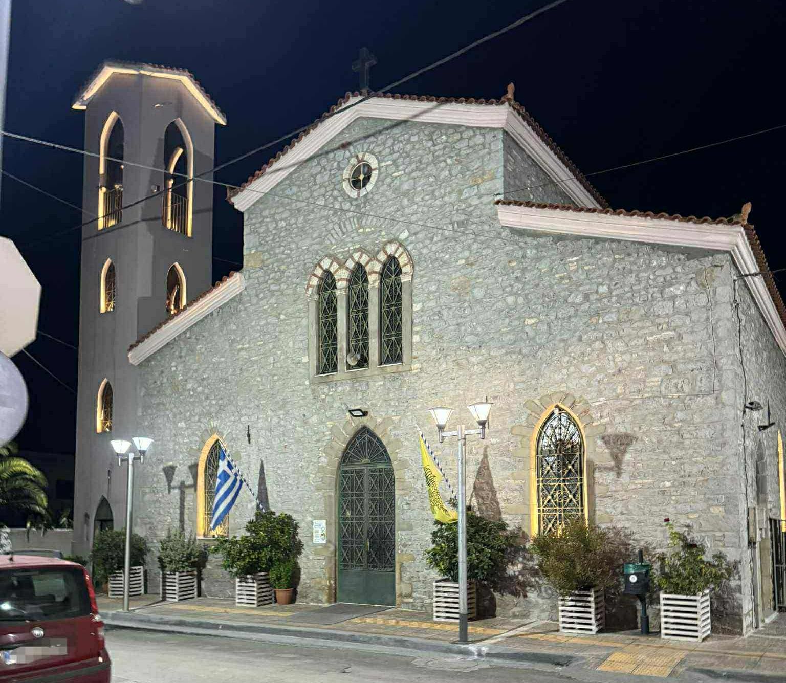 «Έλαμψε» ο ιερός ναός του Αγίου Νικολάου στην Εύβοια – Εντυπωσιακές εικόνες «Έλαμψε» ο ιερός ναός του Αγίου Νικολάου στην Εύβοια – Εντυπωσιακές εικόνες