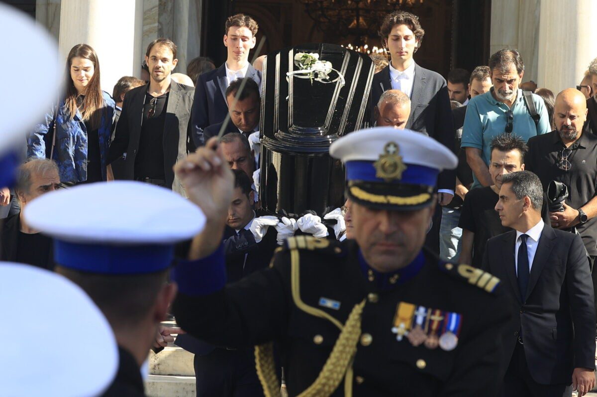 Η Ελλάδα αποχαιρετά τον σπουδαίο Νιόνιο (Βίντεο και εικόνες) Η Ελλάδα αποχαιρετά τον σπουδαίο Νιόνιο (Βίντεο και εικόνες)