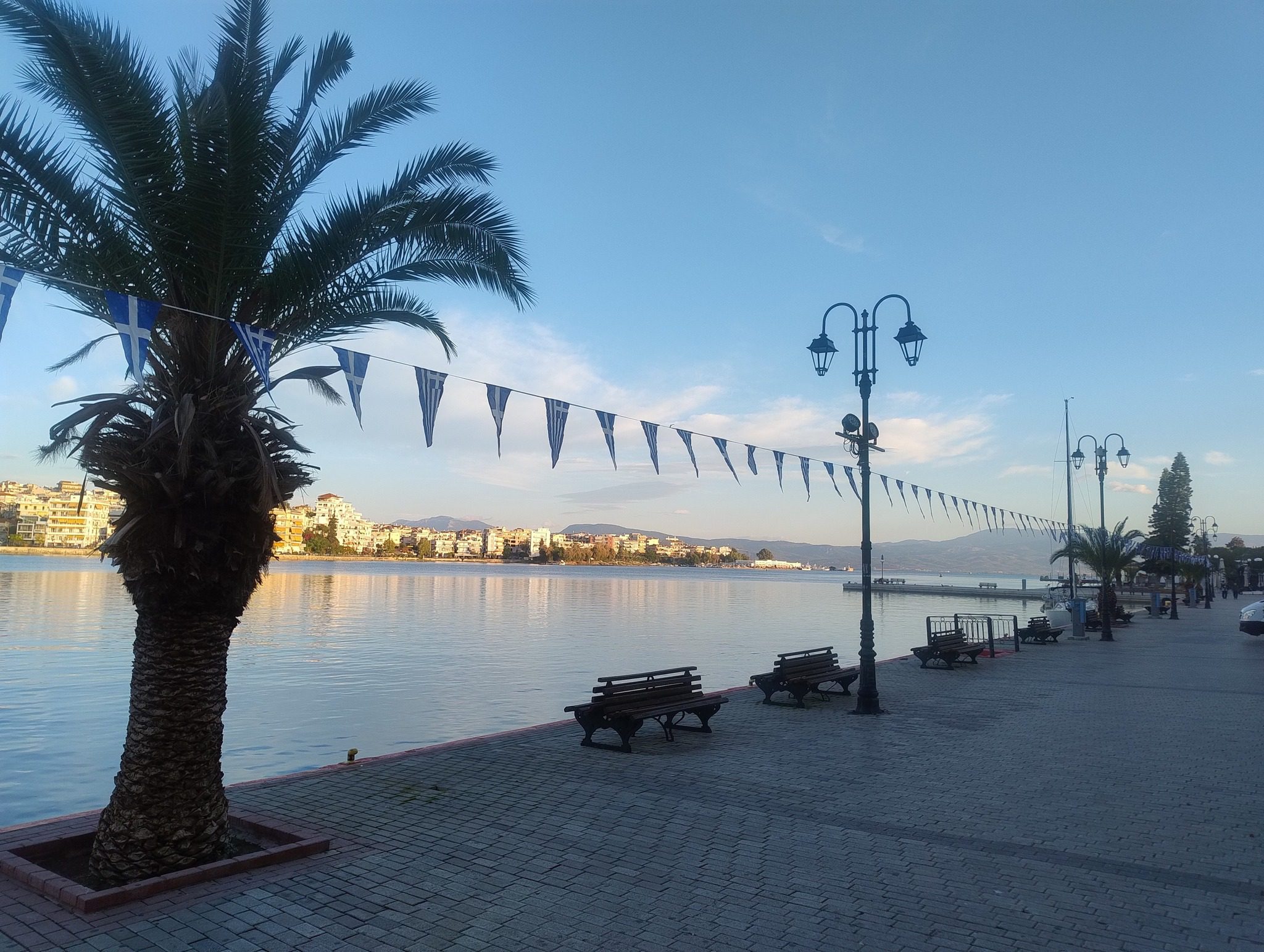 Χαλκίδα τώρα η πανέμορφη παραλία με τα διάσημα “τρελά νερά”, στολίζεται με σημαίες (εικόνες) Χαλκίδα τώρα η πανέμορφη παραλία με τα διάσημα “τρελά νερά”, στολίζεται με σημαίες (εικόνες)
