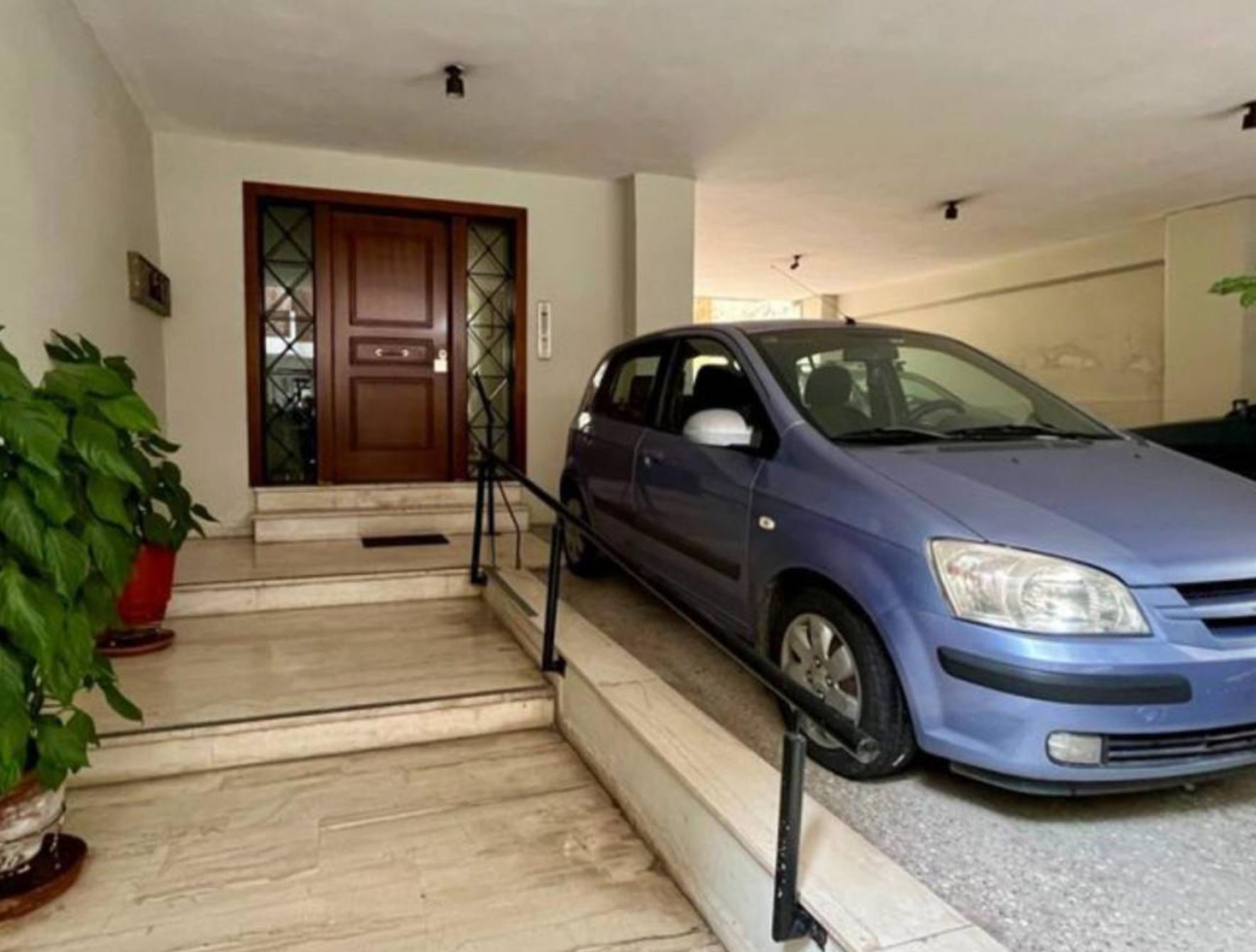 Πότε κινδυνεύετε με πρόστιμο αν παρκάρετε σε πιλοτή πολυκατοικίας Πότε κινδυνεύετε με πρόστιμο αν παρκάρετε σε πιλοτή πολυκατοικίας