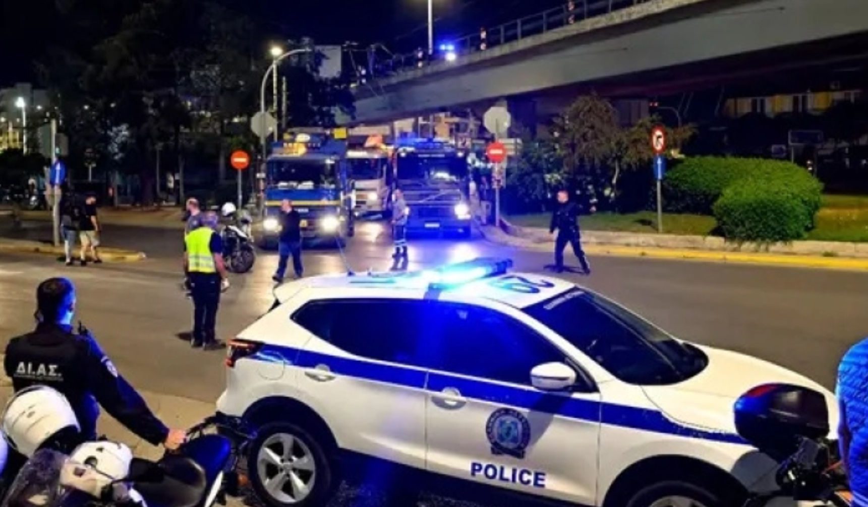 Βίντεο από τα άγρια επεισόδια μεταξύ χούλιγκαν στο Περιστέρι Βίντεο από τα άγρια επεισόδια μεταξύ χούλιγκαν στο Περιστέρι