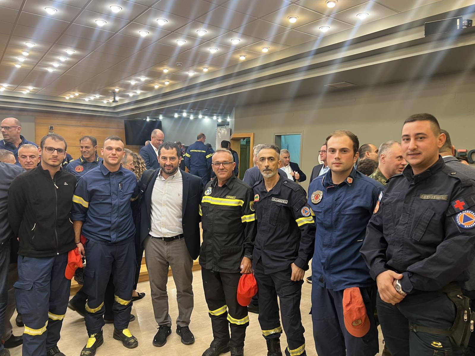 Ικανοποίση των εθελοντών δασοπυροσβεστών της Εύβοιας – Τι τους ανακοίνωσε ο υπουργός (βίντεο) Ικανοποίση των εθελοντών δασοπυροσβεστών της Εύβοιας – Τι τους ανακοίνωσε ο υπουργός (βίντεο)