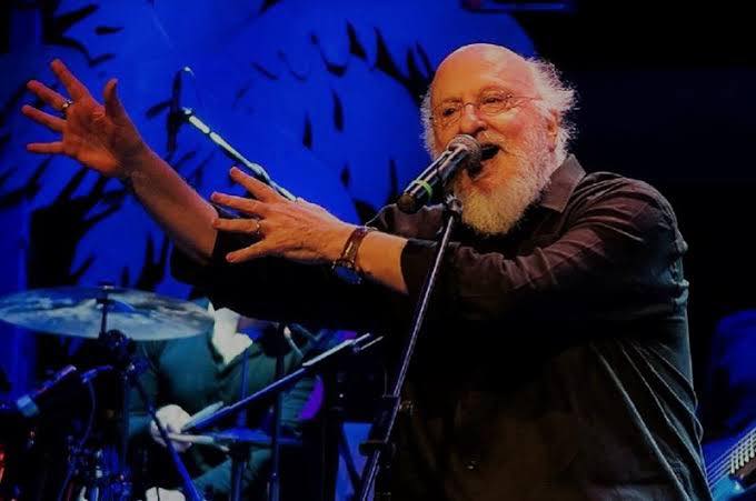 Εύβοια: Ο Φάνης Σπανός αποχαιρετά τον Διονύση Σαββόπουλο Εύβοια: Ο Φάνης Σπανός αποχαιρετά τον Διονύση Σαββόπουλο