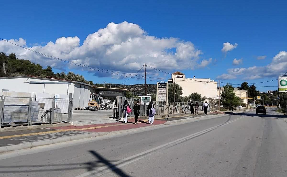 Εύβοια: Δήμαρχος λύνει ένα χρόνιο πρόβλημα για τους μαθητές!