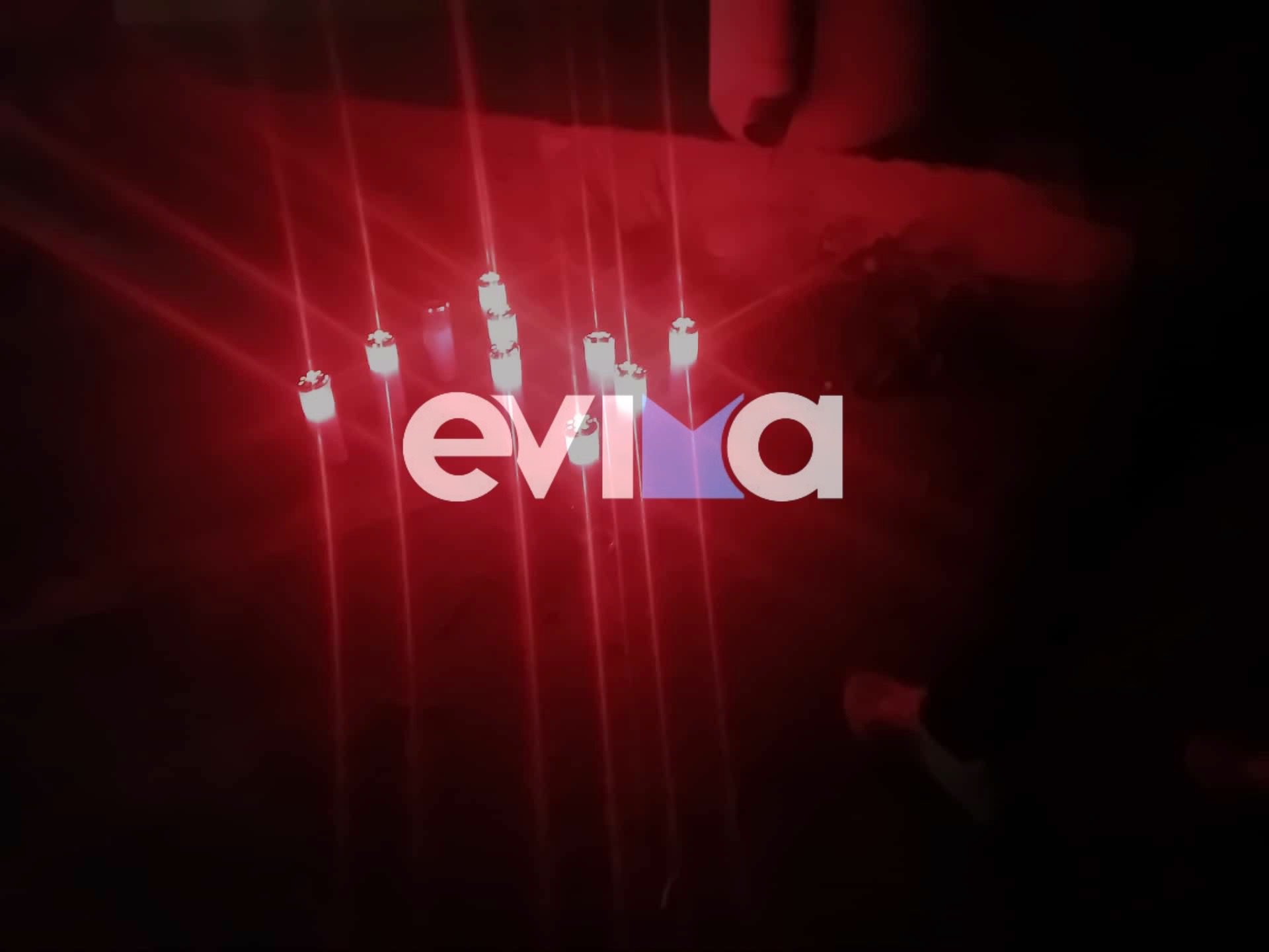 Χαλκίδα τώρα συγκέντρωση ατόμων στο σημείο που δολοφονήθηκε ο 20χρονος