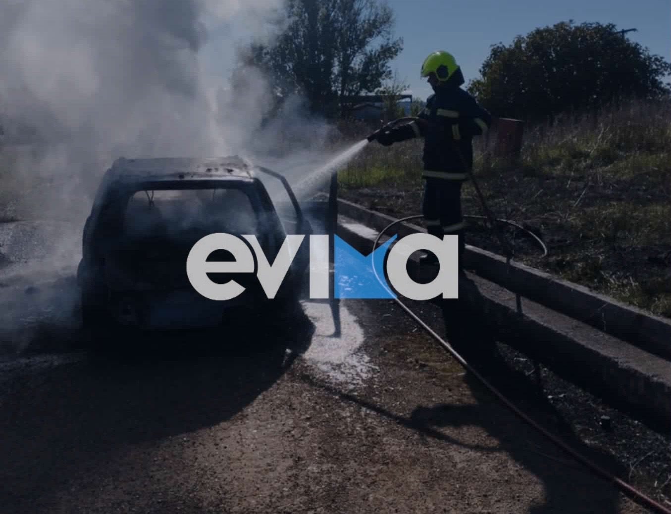 Φωτιά τώρα σε αυτοκίνητο στην Εύβοια