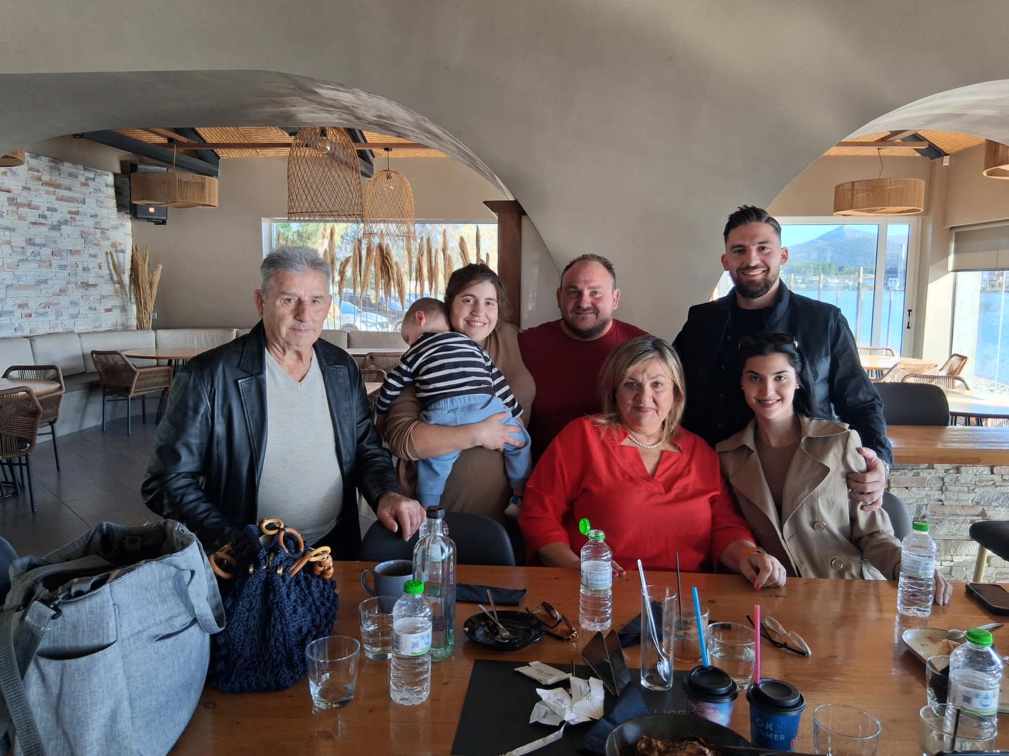 Εύβοια: Πολιτικός καφές για τους αντιδημάρχους με τον συντοπίτη τους, Απόστολο Σπανό