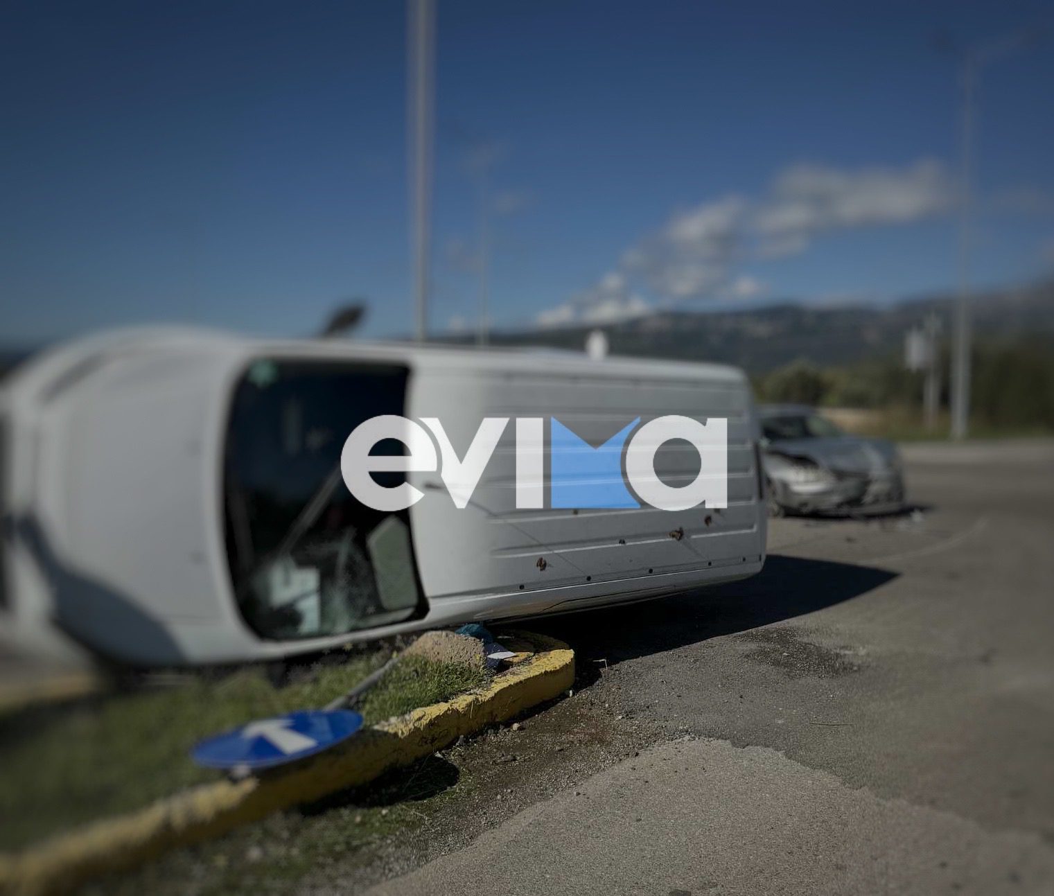 Σοβαρό τροχαίο στην Εύβοια: Σφοδρή σύγκρουση δύο οχημάτων, τρεις τραυματίες