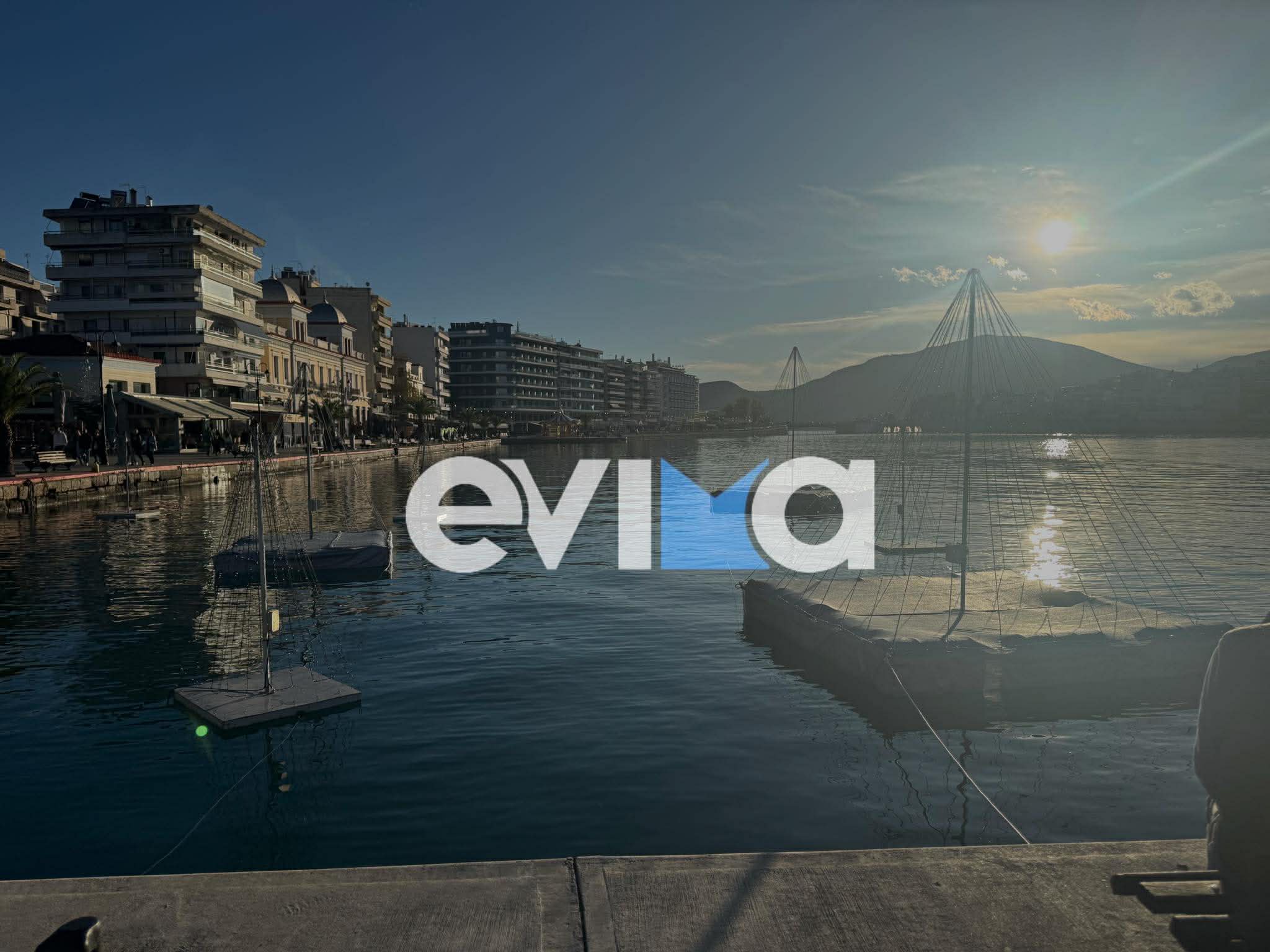 Χαλκίδα: Αντίστροφη Μέτρηση για το Άναμμα του Δέντρου σε Στεριά και Νερά του Ευρίπου (εικόνες)