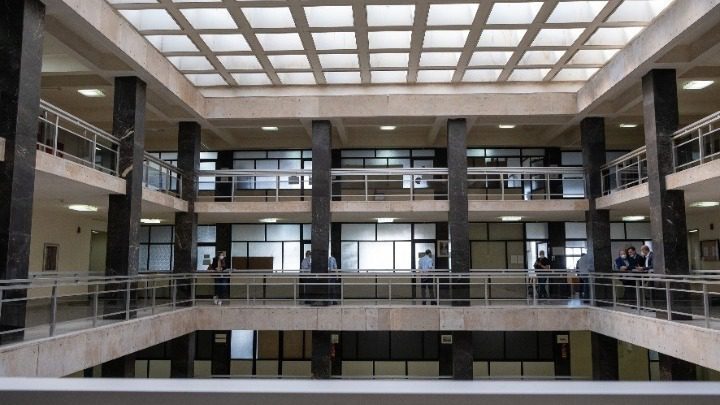 Ελεύθερος υπό όρους ο νεαρός που βιντεοσκόπησε 68χρονη στην τουαλέτα επιχείρησης