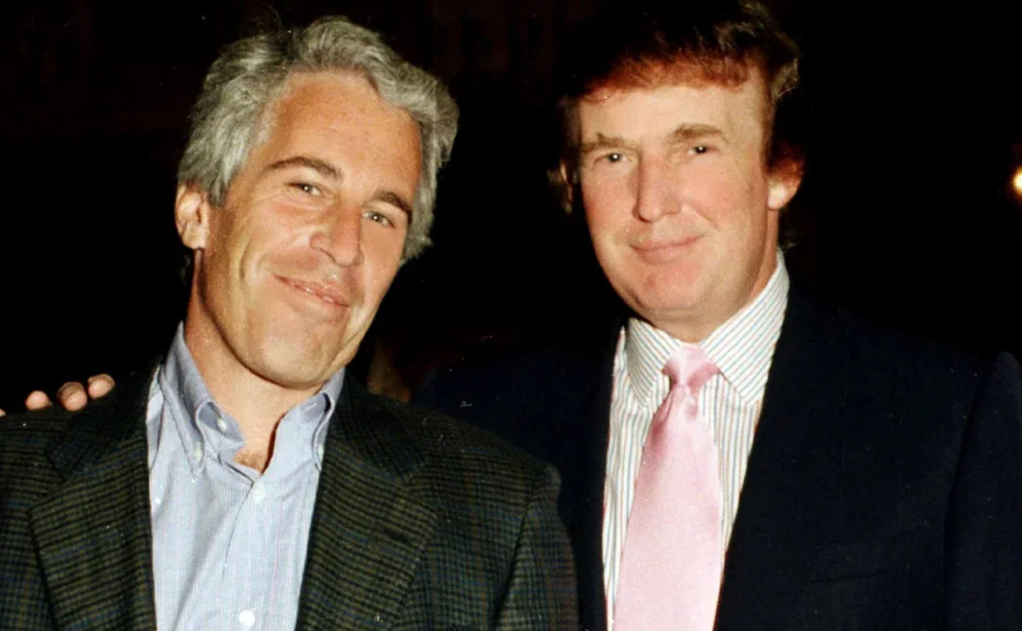 «Ο πρόεδρος ήξερε για τα κορίτσια»: Νέα emails του Έπσταϊν «καίνε» τον Τραμπ