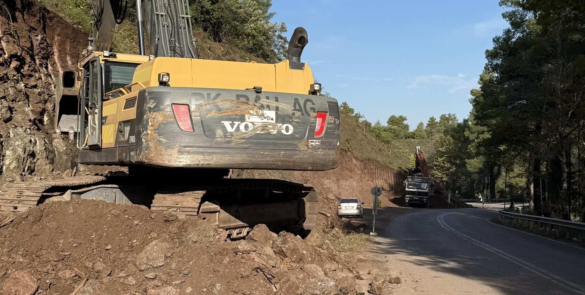 «Έλαμψαν» οι δρόμοι στην Εύβοια: Εργασίες σε όλο το οδικό δίκτυο