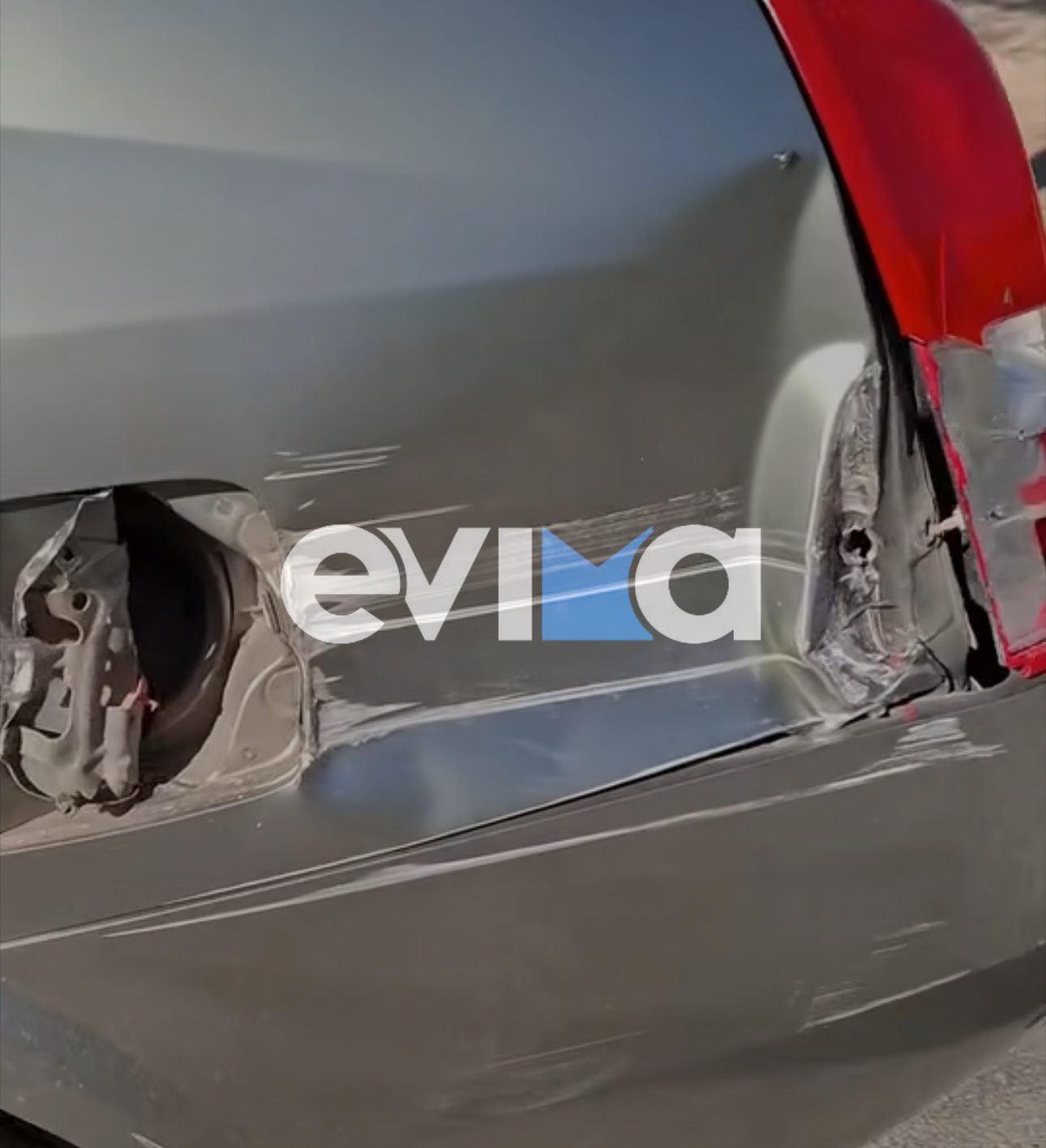 Τροχαίο στην Εύβοια: Ασυνείδητος οδηγός τράκαρε ΙΧ και εγκατέλειψε (βίντεο)