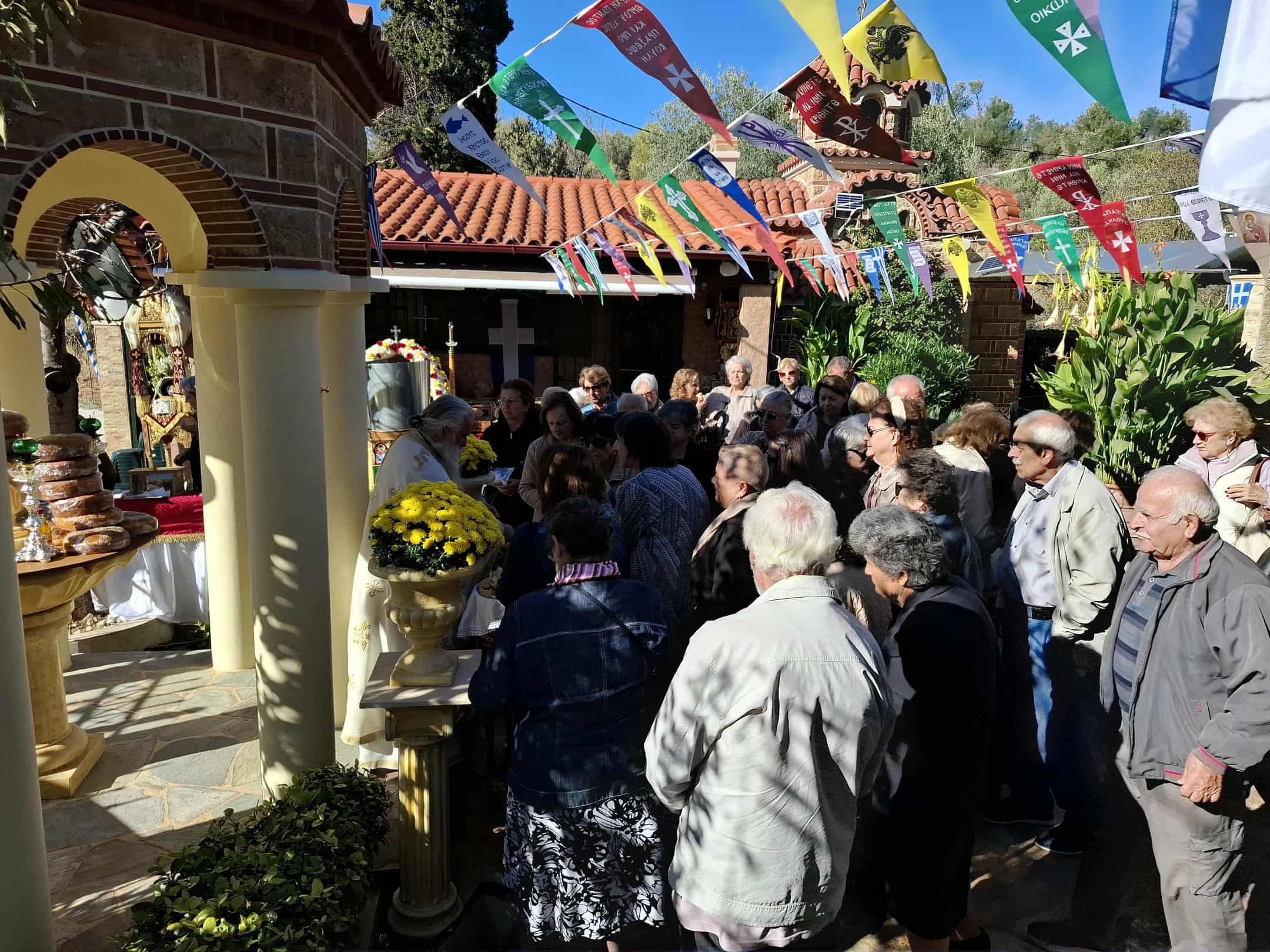 Λαμπρός εορτασμός σε παρεκκλήσι της Εύβοιας! Ποιον Άγιο έκαναν περιφορά (εικόνες) Λαμπρός εορτασμός σε παρεκκλήσι της Εύβοιας! Ποιον Άγιο έκαναν περιφορά (εικόνες)