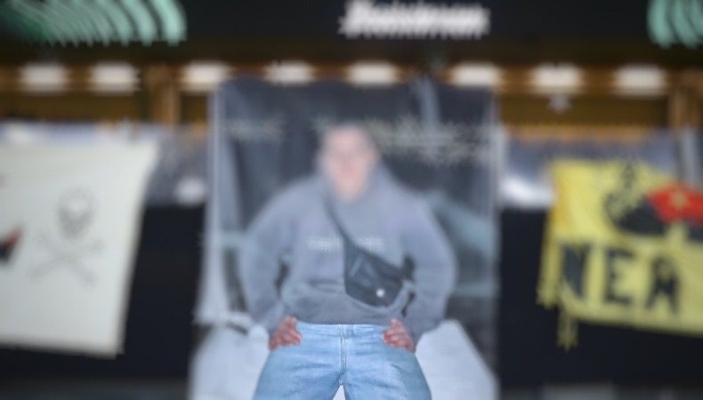 ΑΕΚ – Σάμροκ Ρόβερς: Πανό στην Original για τον 20χρονο που δολοφονήθηκε στη Χαλκίδα