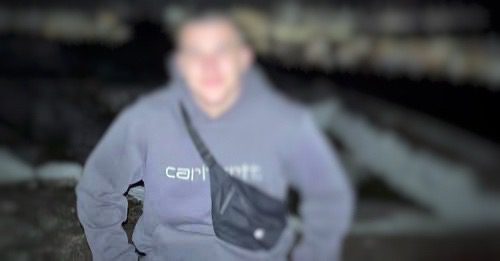 Βαρύ πένθος σε όλη την Εύβοια: Με λευκά ρούχα και τριαντάφυλλα αποχαιρετούν τον Μάριο