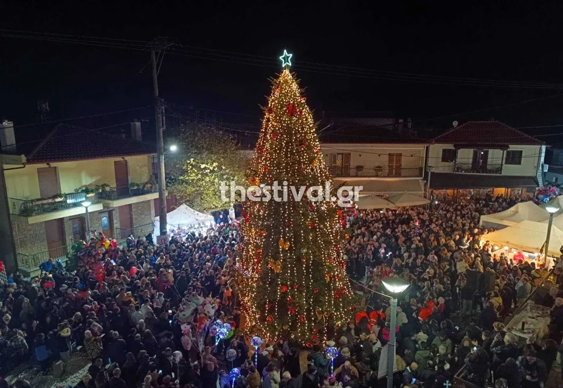 Ο Ταξιάρχης έδωσε το σύνθημα των Χριστουγέννων – Φωταγωγήθηκε το πρώτο δέντρο