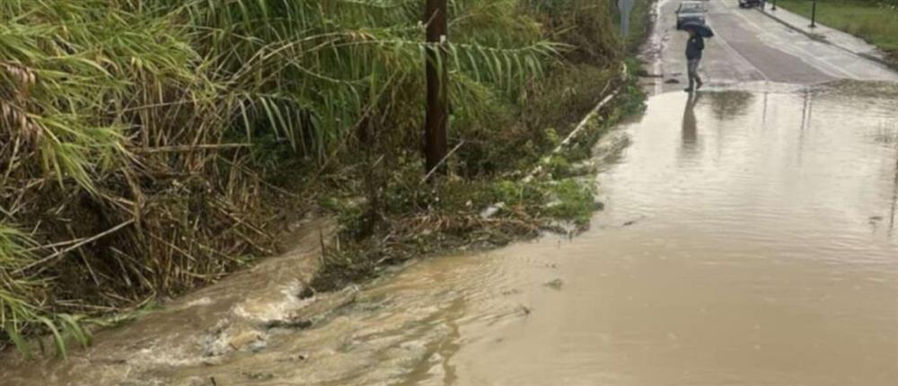 Προβλήματα στο Αγρίνιο από την κακοκαιρία: Ποτάμια λάσπης οι δρόμοι