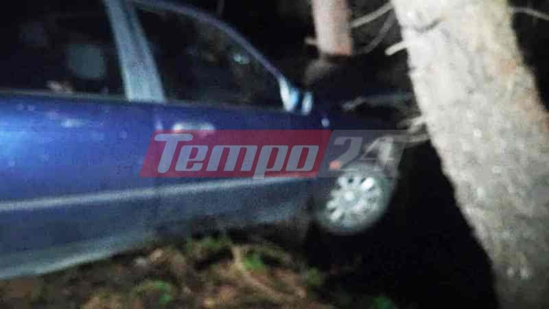 Σοβαρό τροχαίο στην Αχαΐα: Άνδρας βρέθηκε στον γκρεμό, μετά από σύγκρουση με δέντρο (εικόνες)