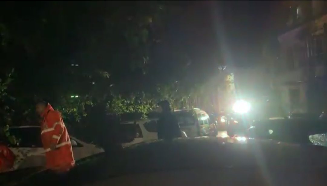 Καταιγίδα «χτυπά» την Κέρκυρα: Κατέρρευσε τοιχίο και καταπλάκωσε αυτοκίνητα