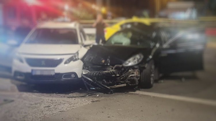 Καραμπόλα πέντε οχημάτων με επτά τραυματίες