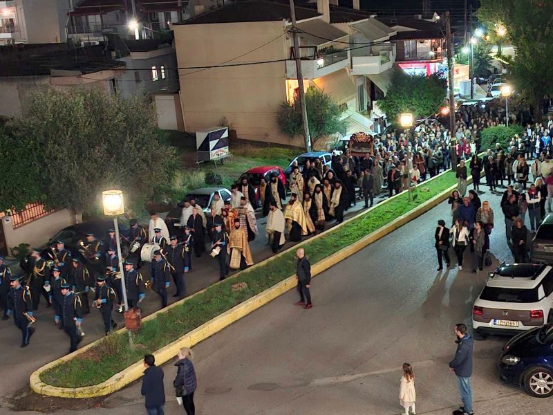 Χαλκίδα: Πλημμύρισε πιστούς η πόλη για τον εορτασμό του Αγίου Νεκταρίου (εικόνες)