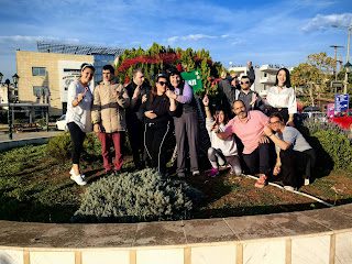 Εύβοια: Παιδιά των ΚΔΑΠ ΑμεΑ συγκίνησαν! Στόλισαν Χριστουγεννιάτικο δέντρο μπροστά σε δημαρχείο!