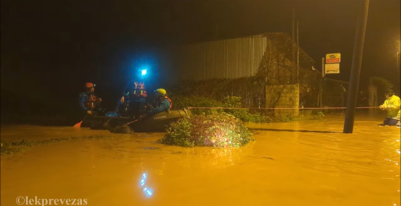 Απεγκλωβίστηκε άλογο που είχε παγιδευτεί από την κακοκαιρία στην Φιλιππιάδα – Συγκλονιστικό Βίντεο