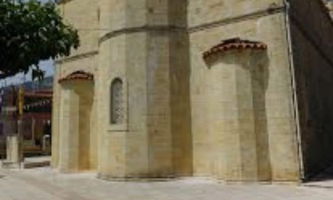 Εύβοια: Συγκινεί ο Μητροπολίτης Καρυστίας και Σκύρου! Βοηθά να φτιαχτεί εκκλησία